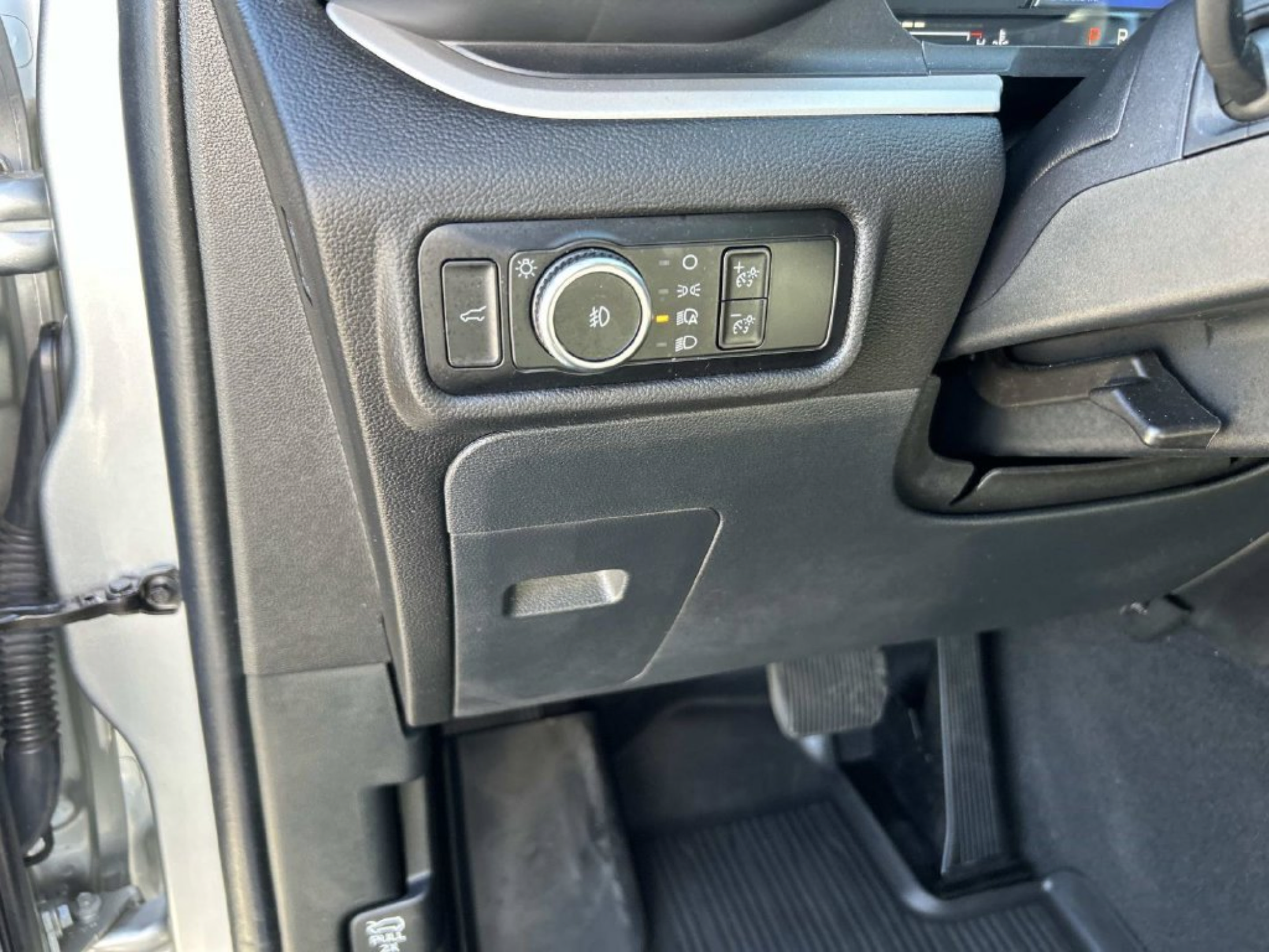 Used 2023 Ford Explorer XLT w/ Equipment Group 202A RWD image 26