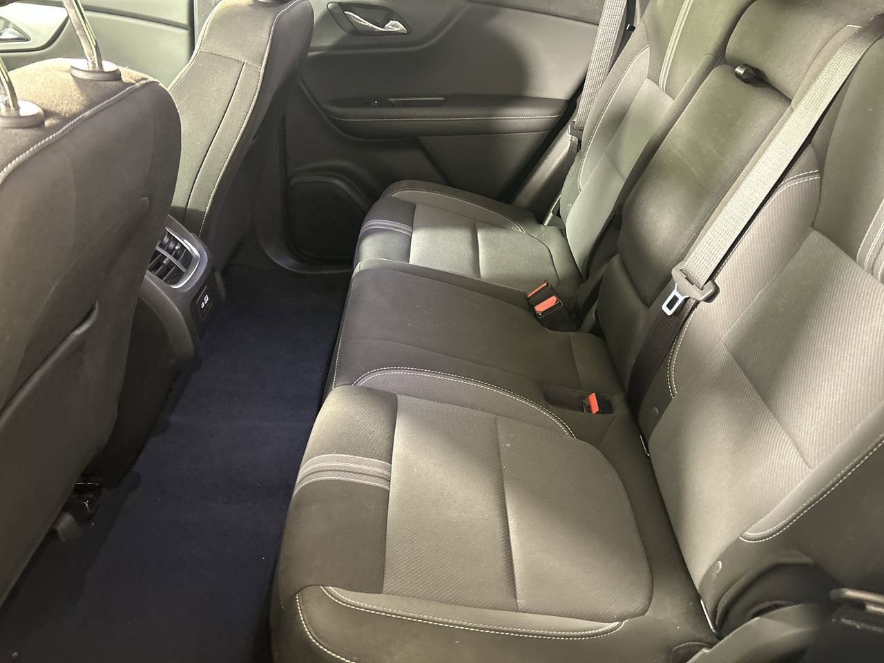 Used 2025 Chevrolet Blazer LT FWD image 23