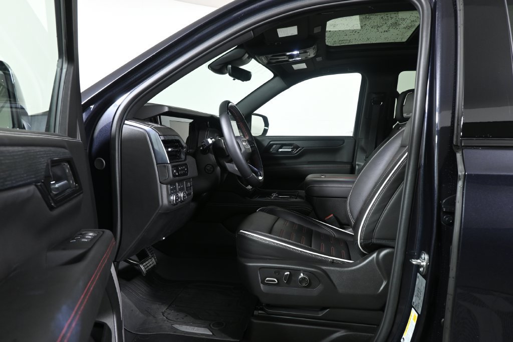 Used 2025 GMC Yukon AT4 Ultimate w/ LPO, Floor Liner Package AWD/4WD image 3