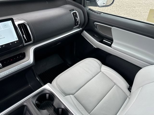 Certified 2025 Ford Expedition Platinum image 27