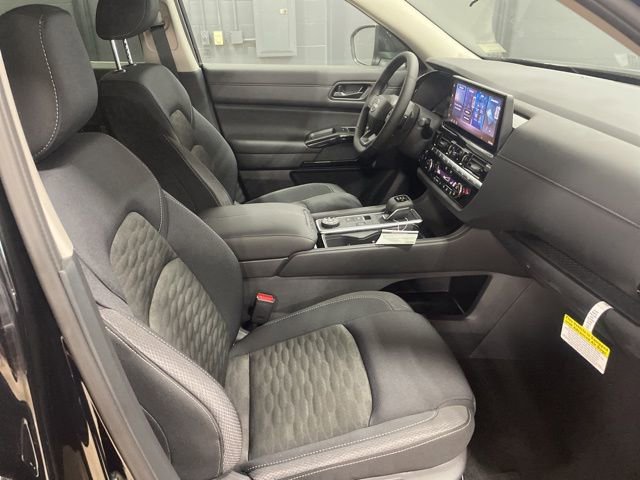 New 2026 Nissan Pathfinder SV image 32