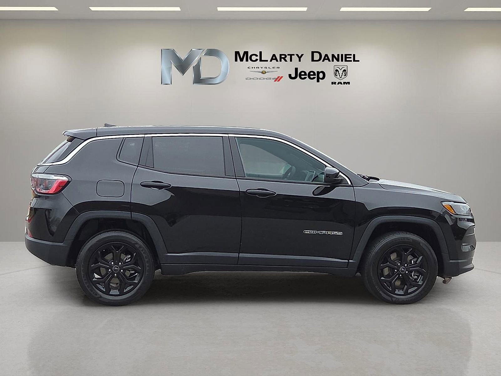 Used 2025 Jeep Compass Sport AWD/4WD image 6