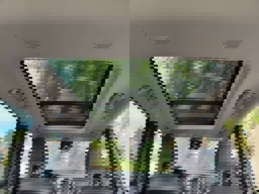 Used 2017 Volvo XC90 T6 Momentum w/ Vision Package image 10