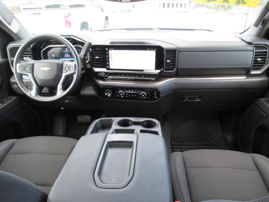 Used 2023 Chevrolet Silverado 1500 LT AWD/4WD image 12