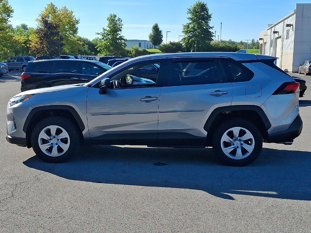 Used 2025 Toyota RAV4 LE AWD/4WD image 6
