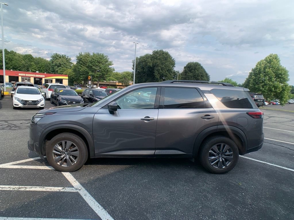 Used 2024 Nissan Pathfinder SV AWD/4WD image 7