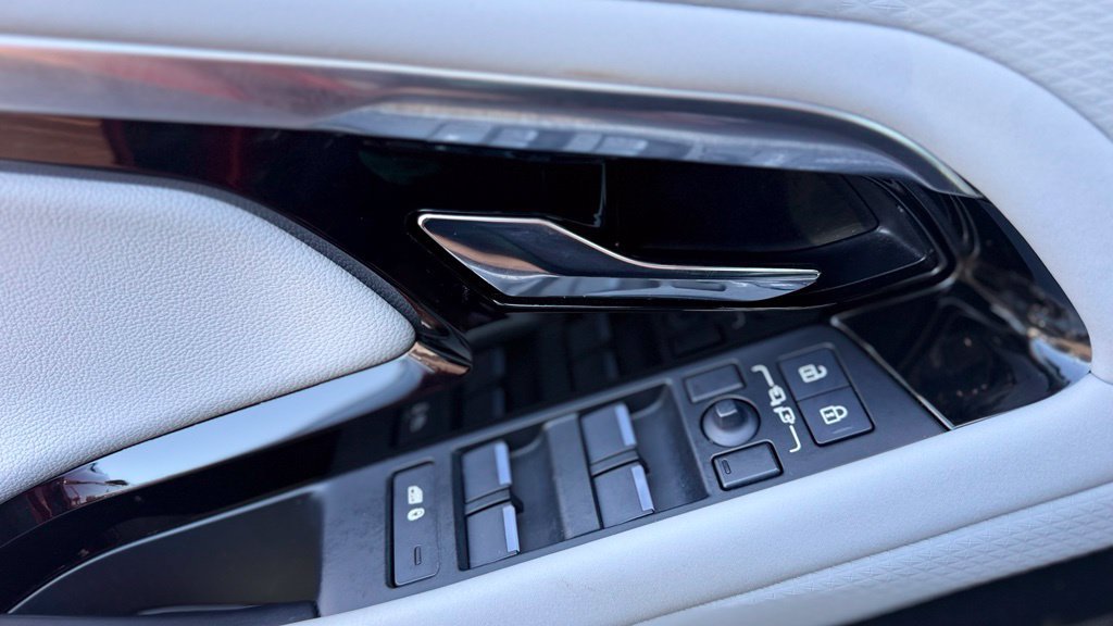 Used 2023 Land Rover Range Rover Evoque R-Dynamic S AWD/4WD image 19