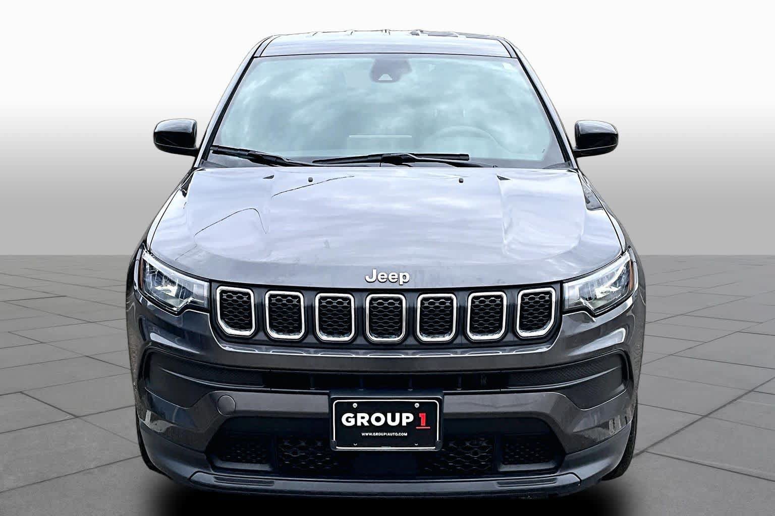Used 2023 Jeep Compass Sport AWD/4WD image 3