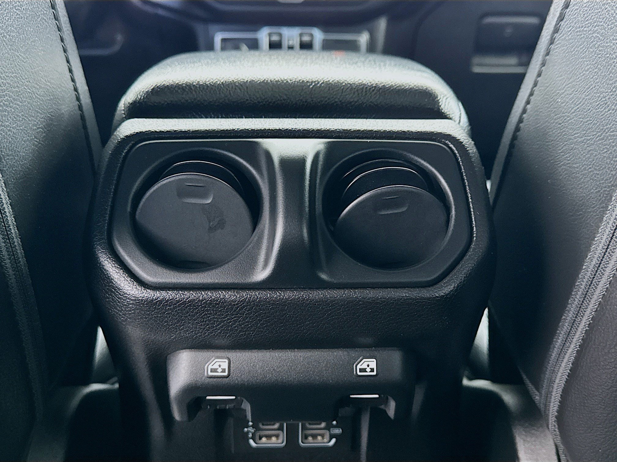 Used 2018 Jeep Wrangler Unlimited Sahara AWD/4WD image 17