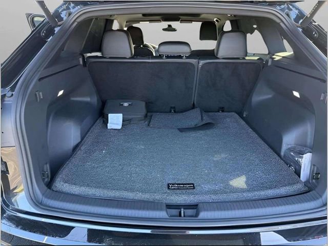 Used 2024 Volkswagen Atlas Cross Sport SEL R-Line image 25