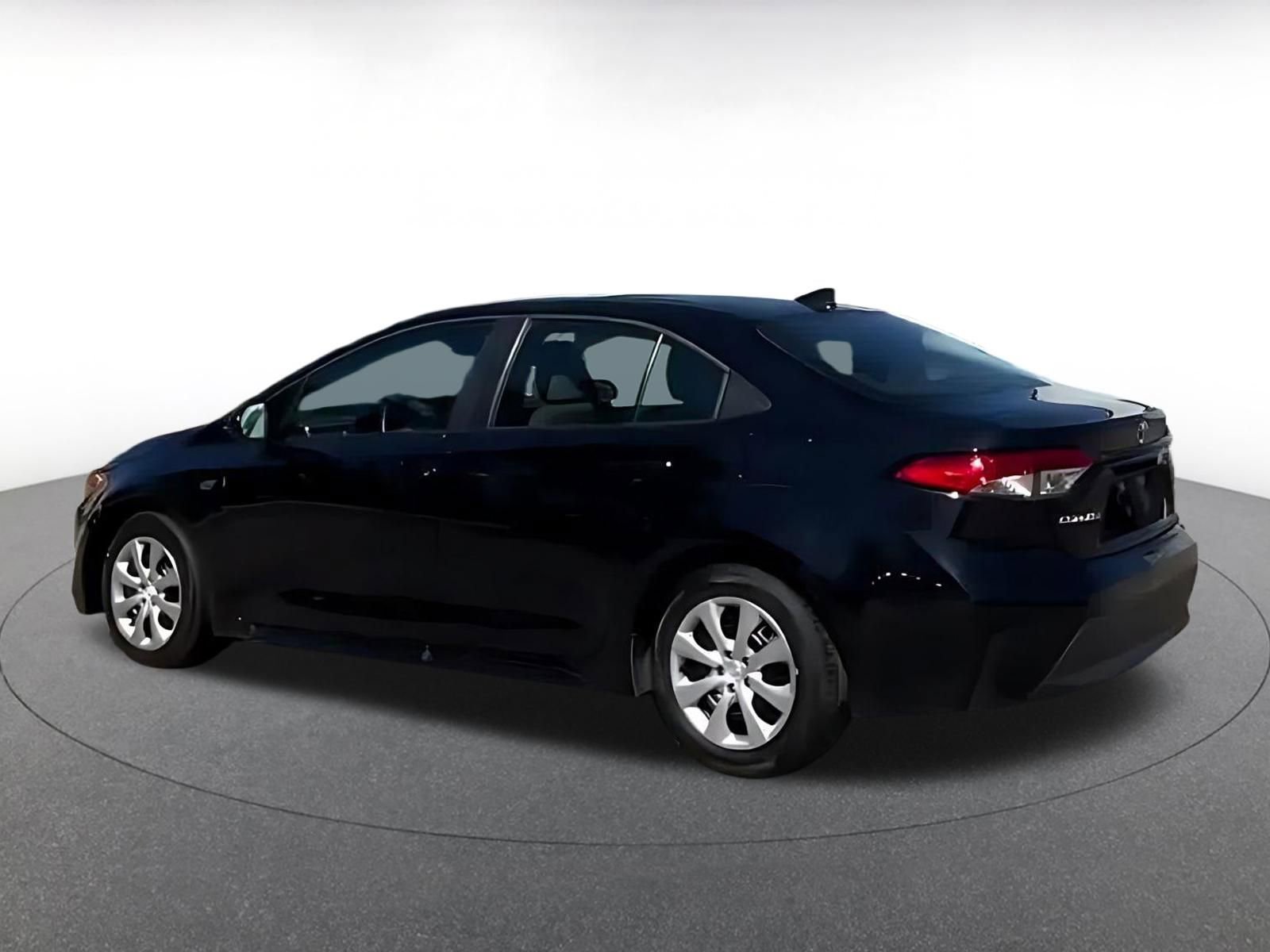 Used 2025 Toyota Corolla LE image 7