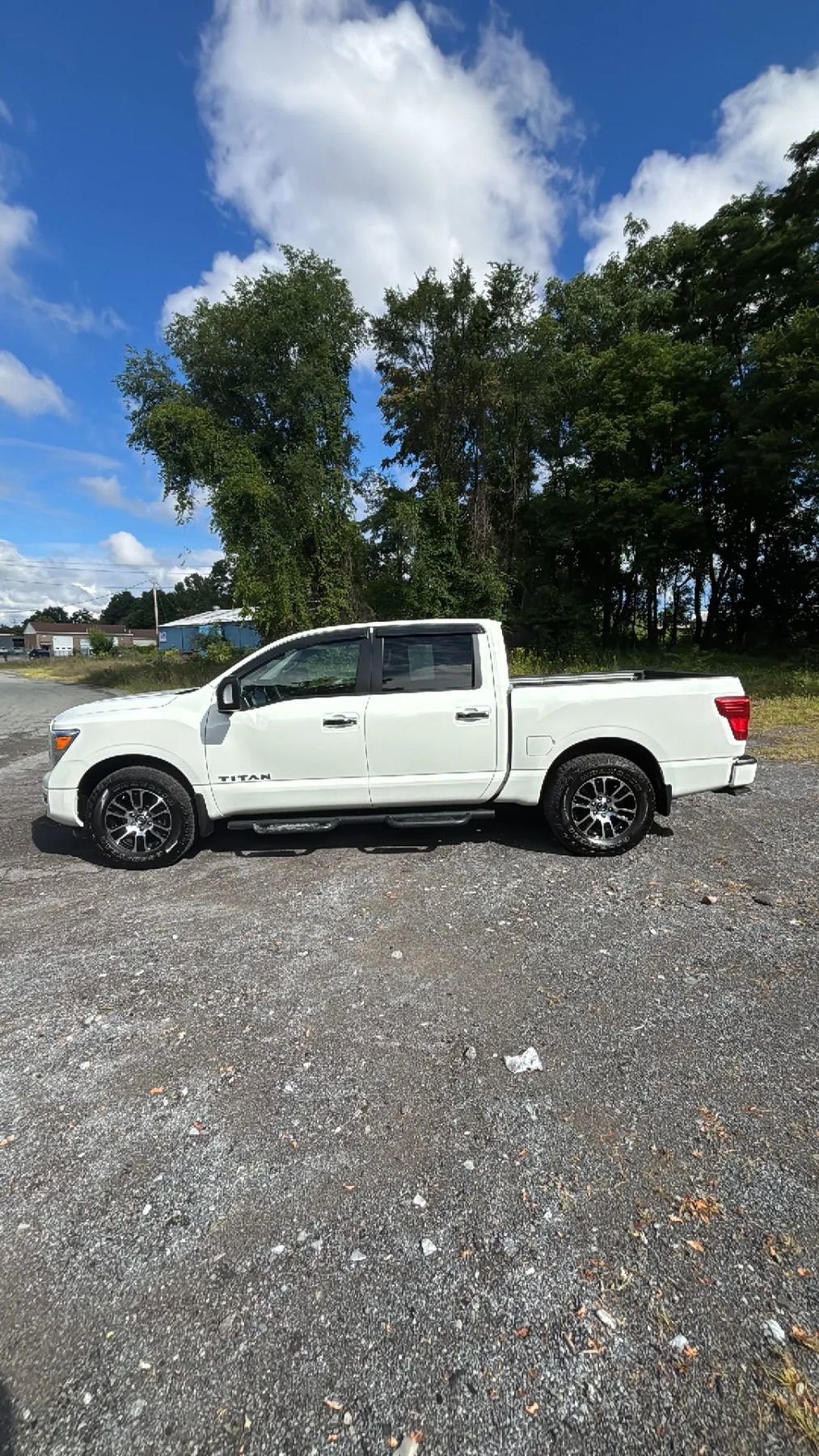 Used 2021 Nissan Titan SV w/ SV Convenience Package image 8