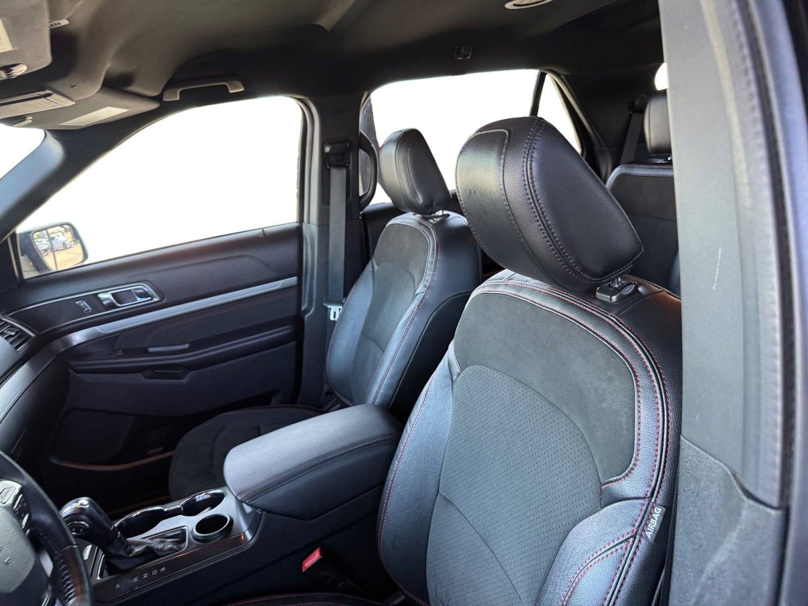 Used 2018 Ford Explorer XLT image 10
