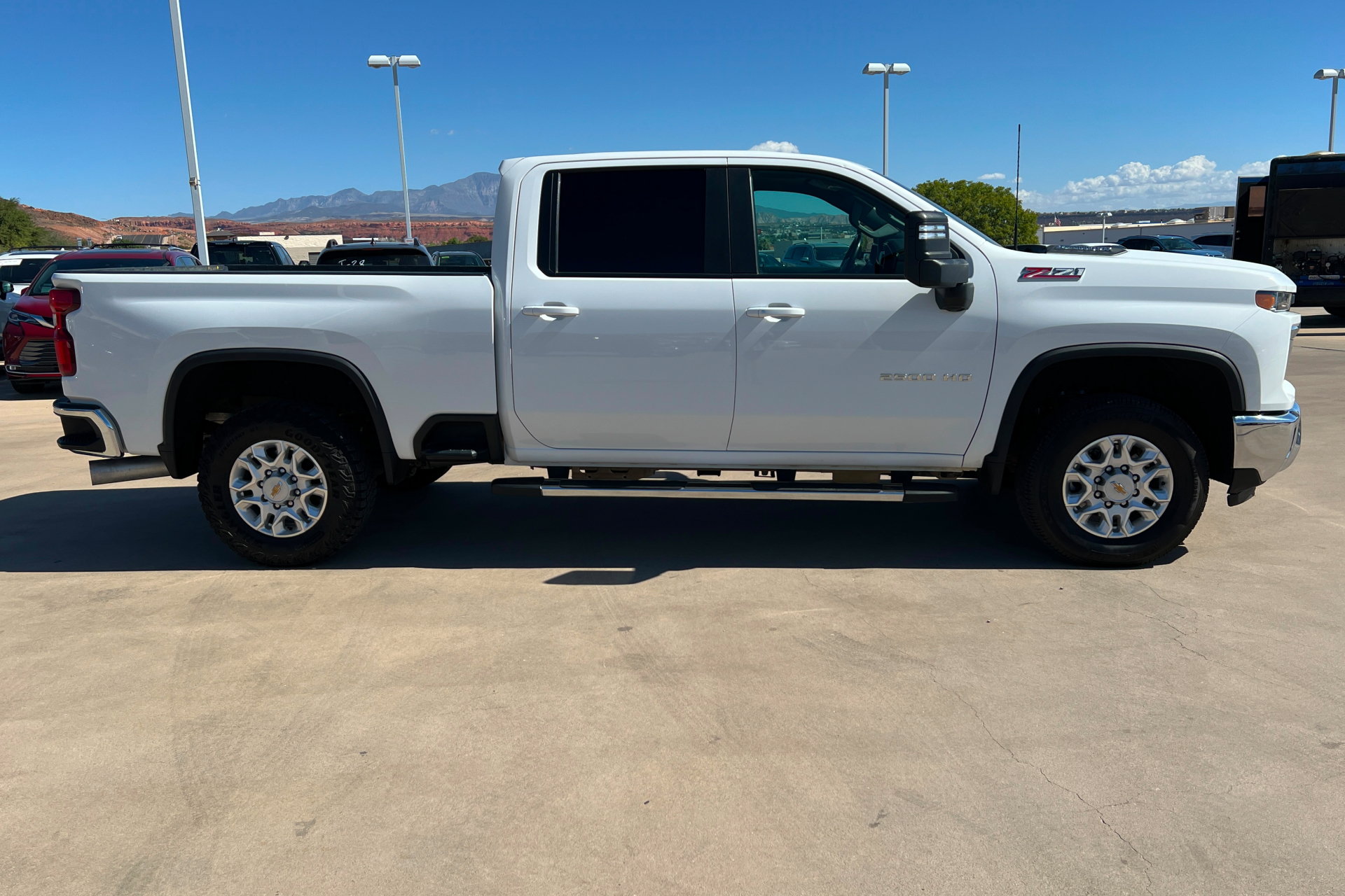 Used 2025 Chevrolet Silverado 2500 LT AWD/4WD image 6