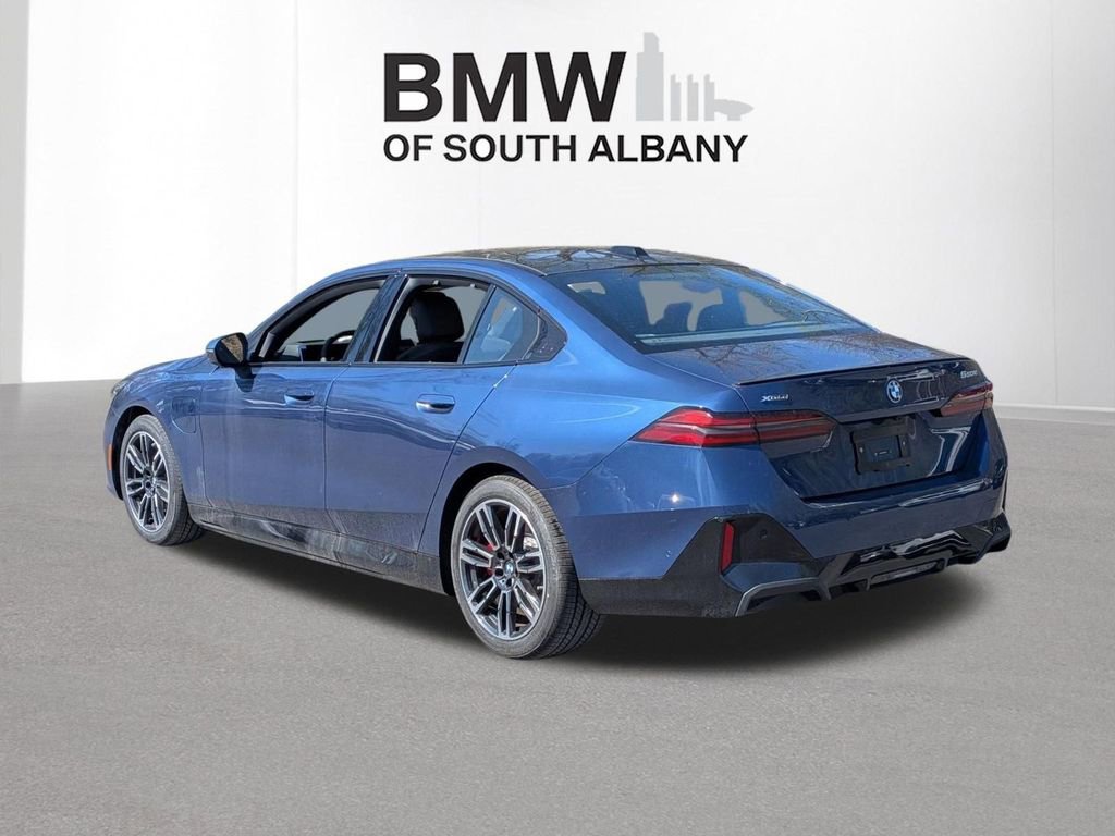 New 2026 BMW 550e xDrive w/ Premium Package AWD/4WD image 5