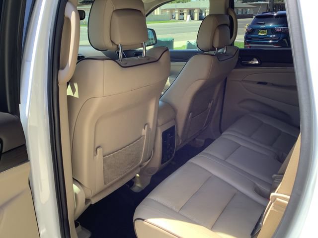Used 2020 Jeep Grand Cherokee Overland AWD/4WD image 24
