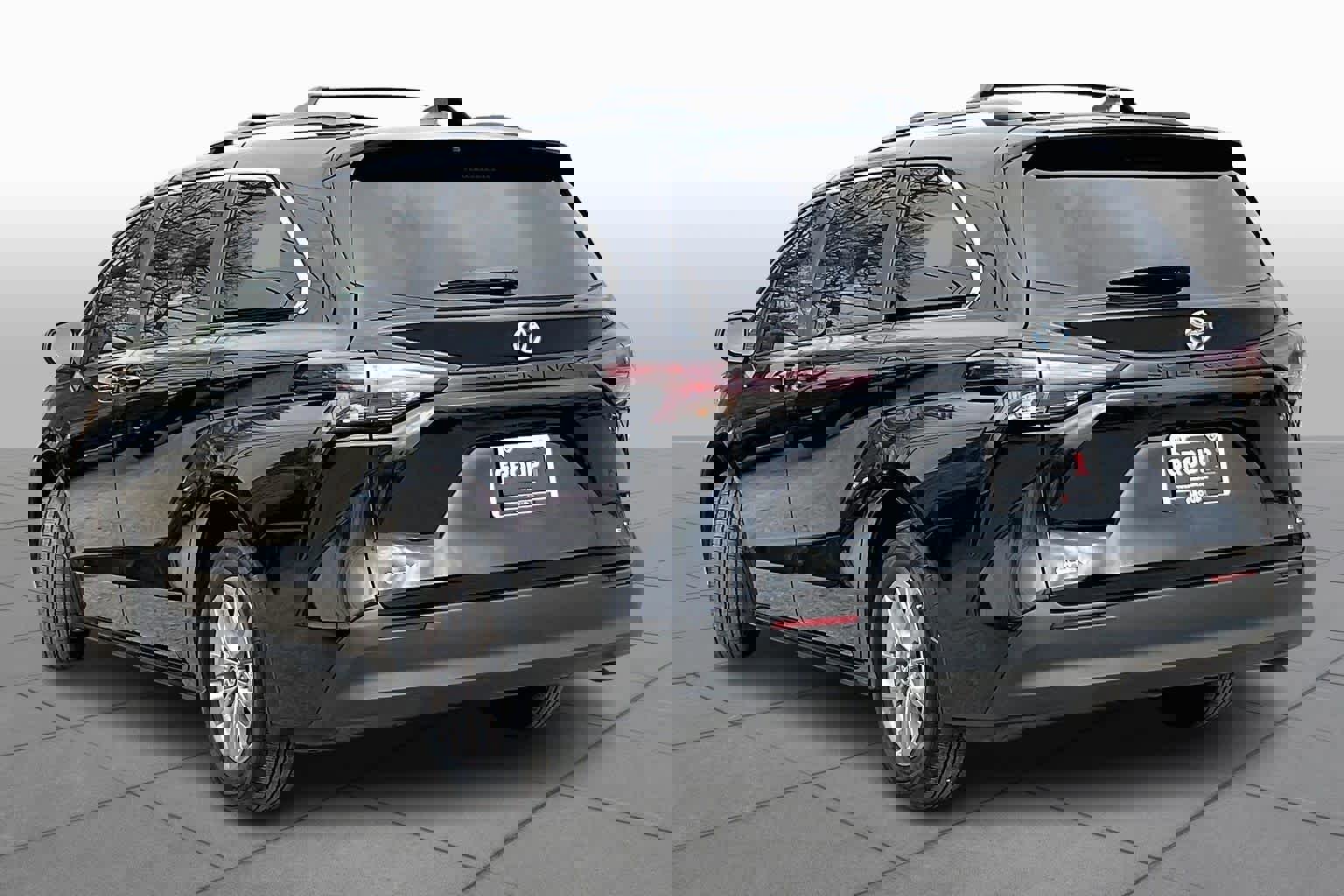 Used 2025 Toyota Sienna LE w/ LE Plus Package image 12