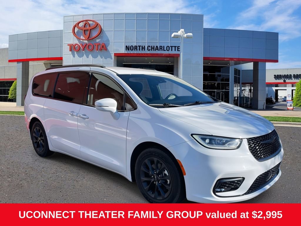 Used 2021 Chrysler Pacifica Touring-L w/ Uconnect Theater Family Group