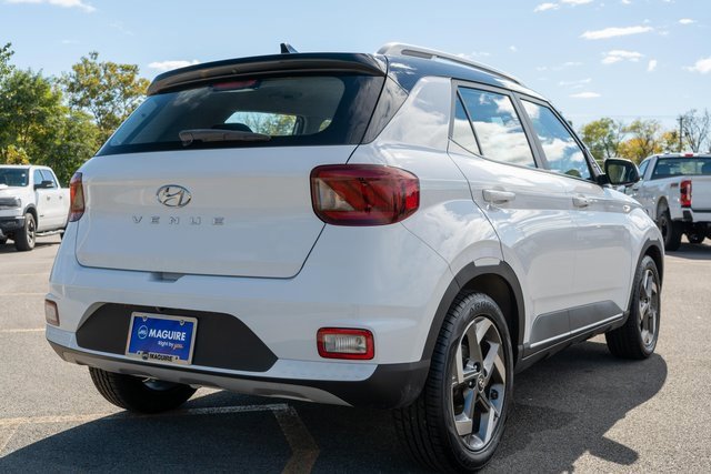 Used 2022 Hyundai Venue Limited image 6