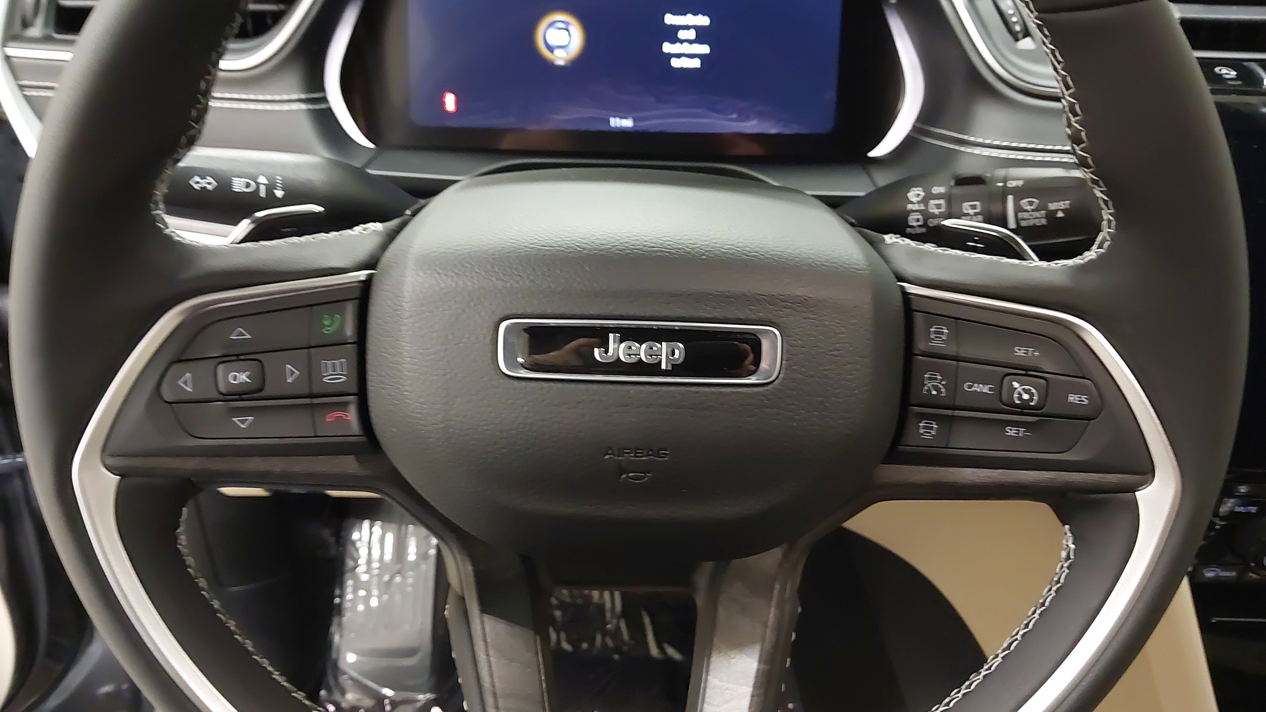 New 2025 Jeep Grand Cherokee L Limited w/ Luxury Tech Group II image 35