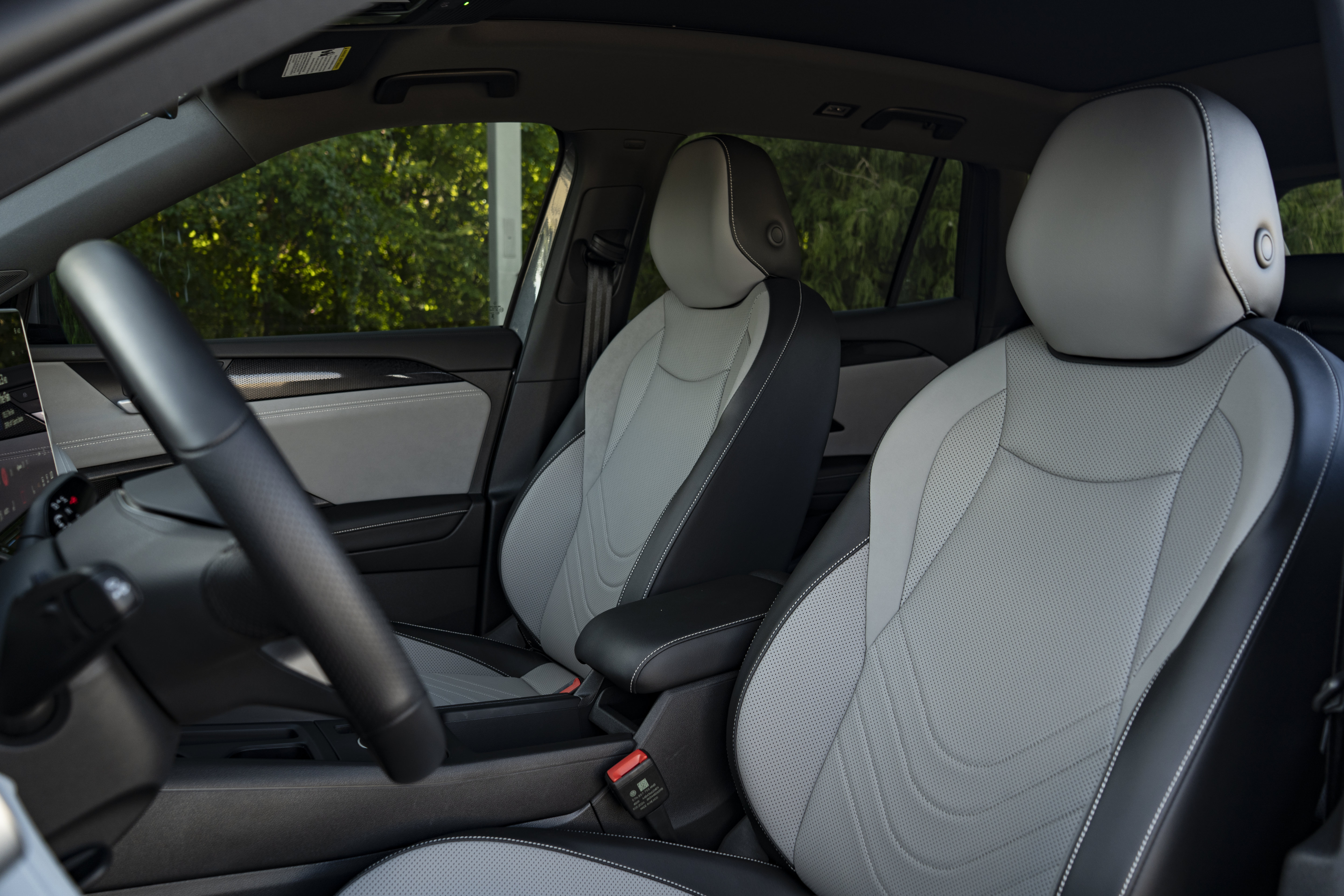 Certified 2026 Volkswagen Tiguan SE R-Line FWD image 16