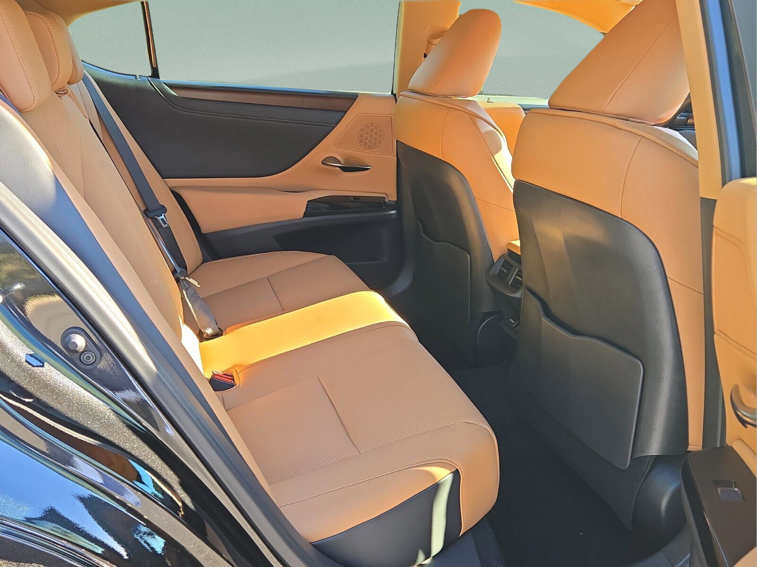 New 2025 Lexus ES 350 w/ Premium Package image 9