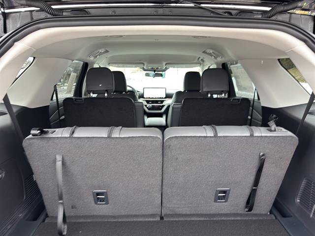 New 2026 Ford Explorer Active w/ Active Comfort Package image 17