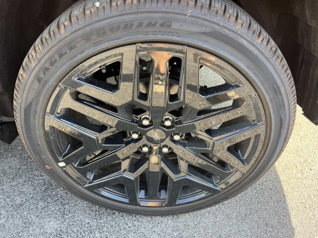 New 2027 Ford Expedition Platinum w/ Stealth Performance Package AWD/4WD image 13