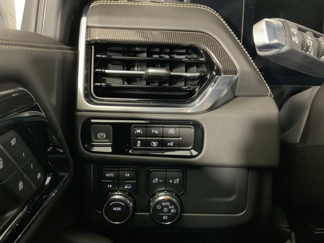 Used 2025 GMC Yukon XL Elevation w/ LPO, Elevation Black Package AWD/4WD image 18