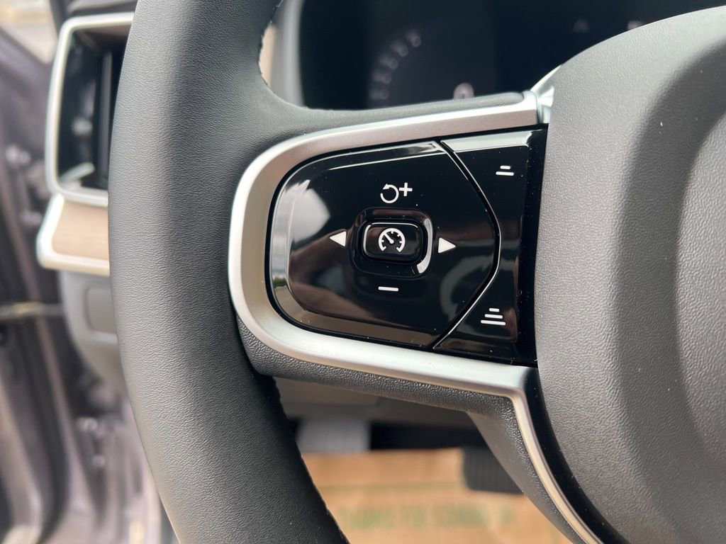 New 2026 Volvo XC90 B6 Plus w/ Protection Package Premier image 18