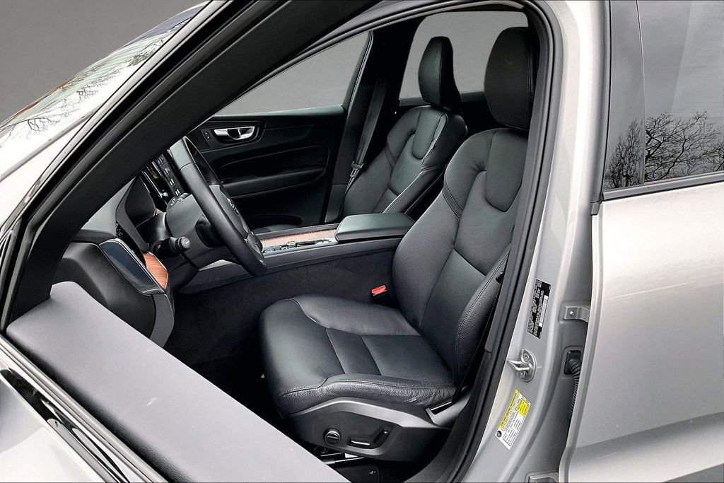 Certified 2024 Volvo XC60 B5 Plus w/ Climate Package image 21