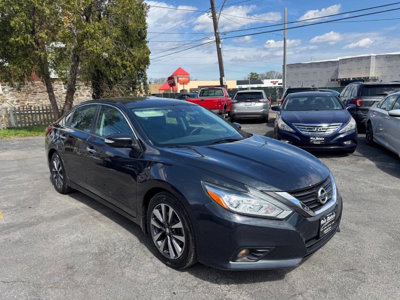 Used 2016 Nissan Altima 2.5 SV w/ Convenience Package image 2