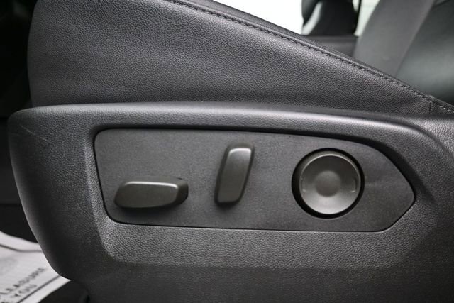 Used 2025 Chevrolet Suburban Z71 AWD/4WD image 14