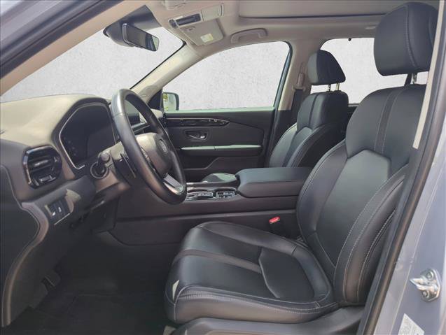 Used 2025 Honda Pilot Touring image 14