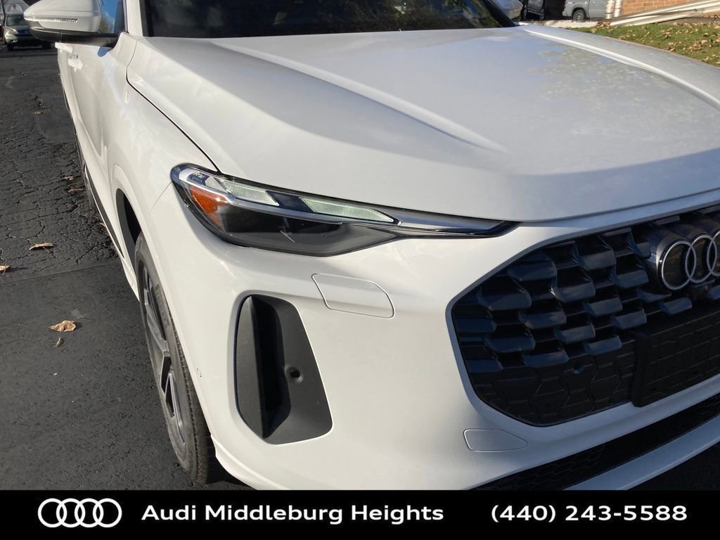 Used 2025 Audi Q5 Premium w/ Convenience Package image 35