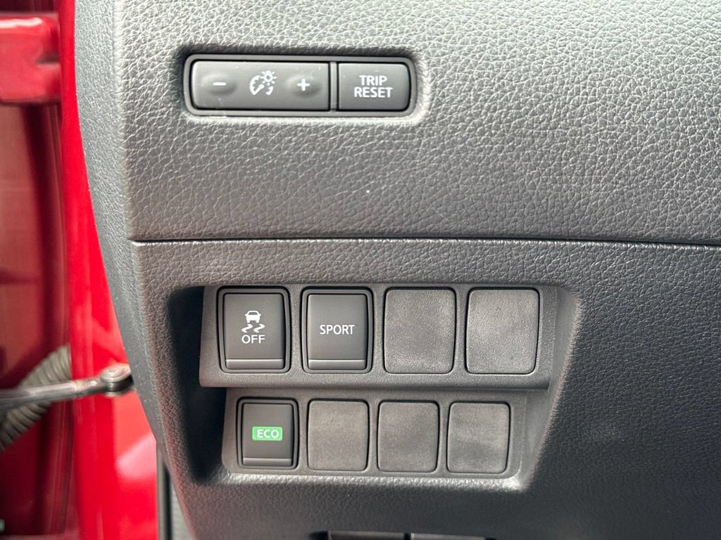 Used 2016 Nissan Rogue SV FWD image 17
