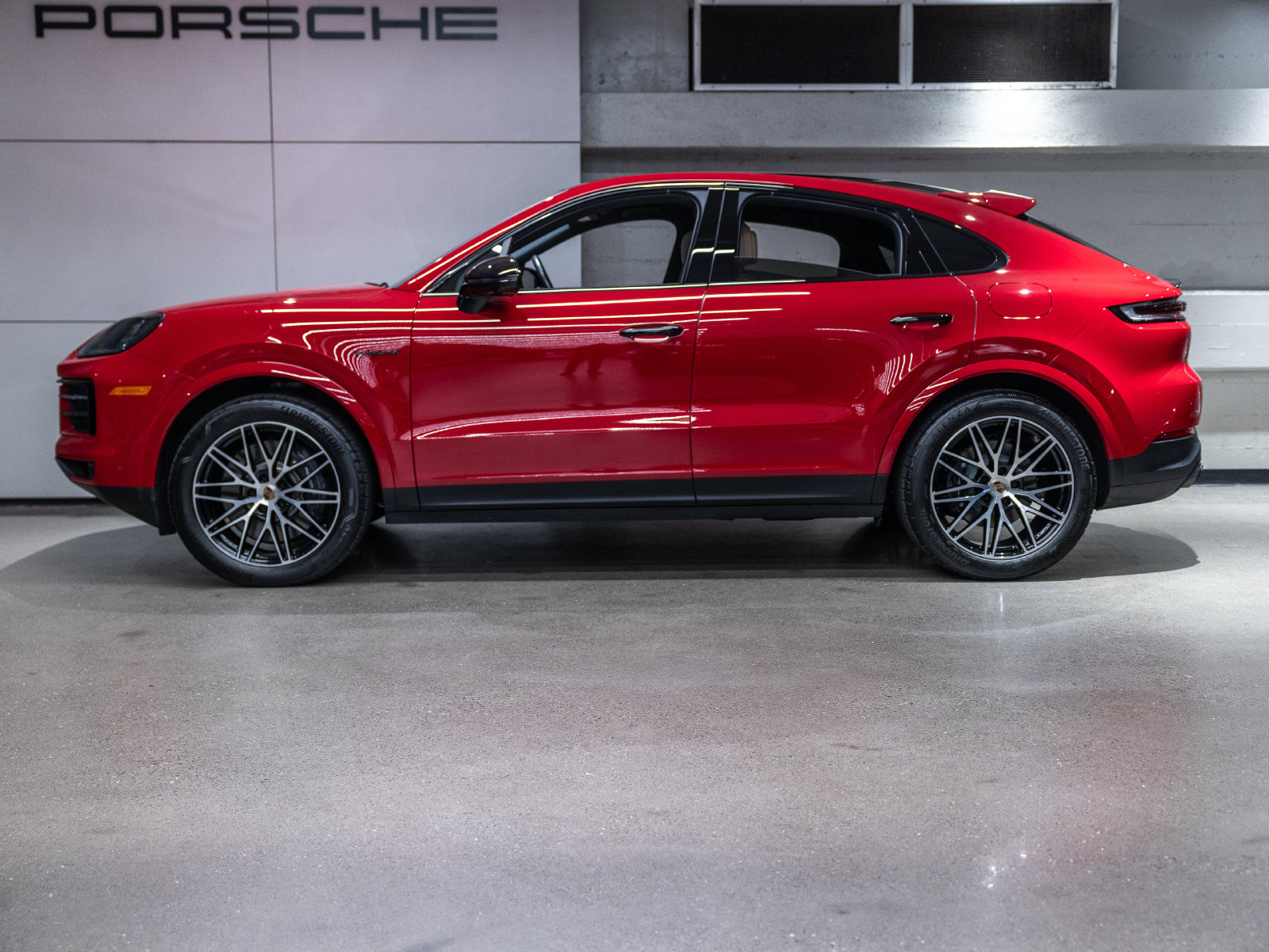 Certified 2025 Porsche Cayenne E-Hybrid Coupe AWD/4WD image 2