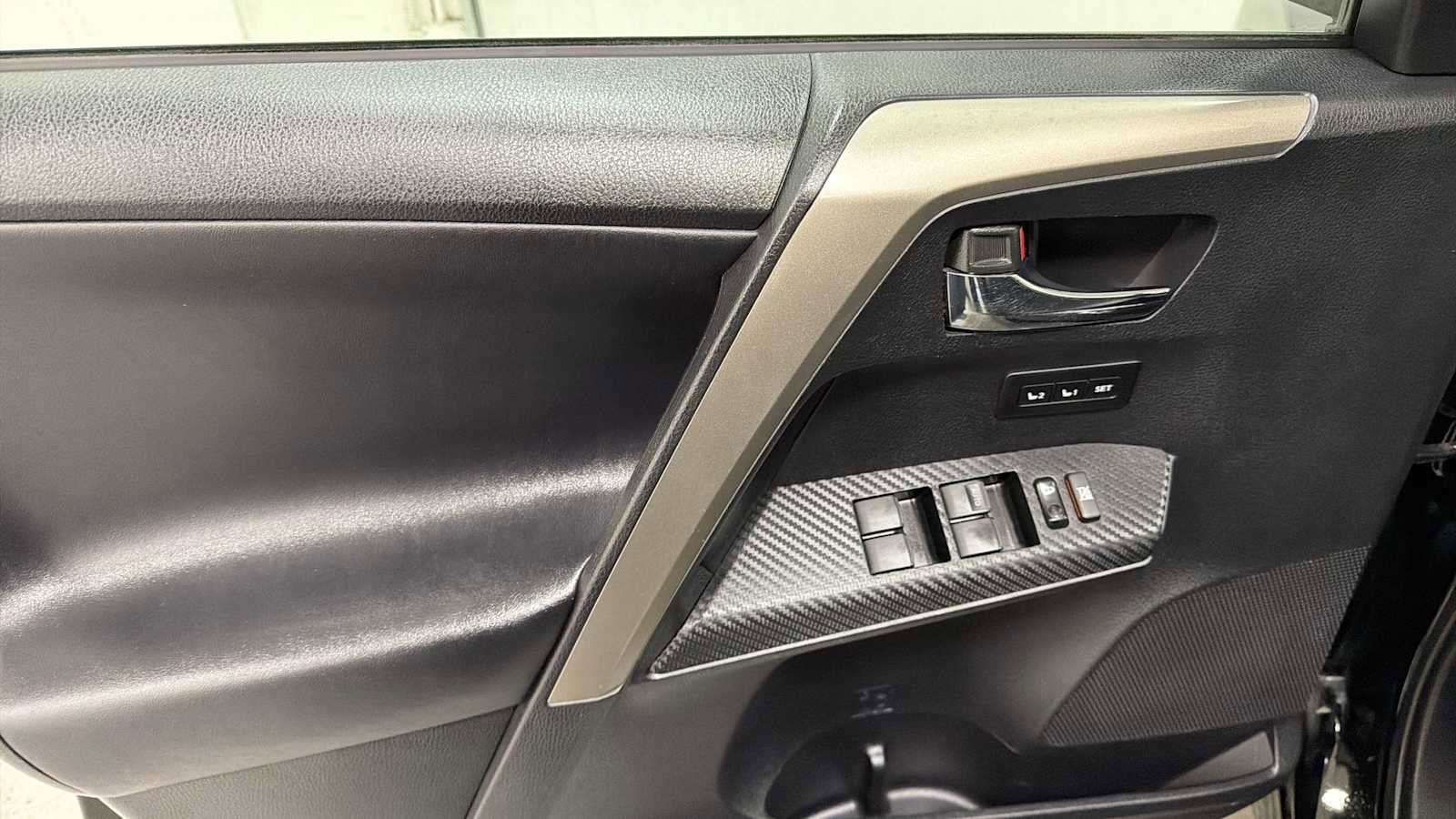 Used 2015 Toyota RAV4 Limited w/ Technology Package image 15