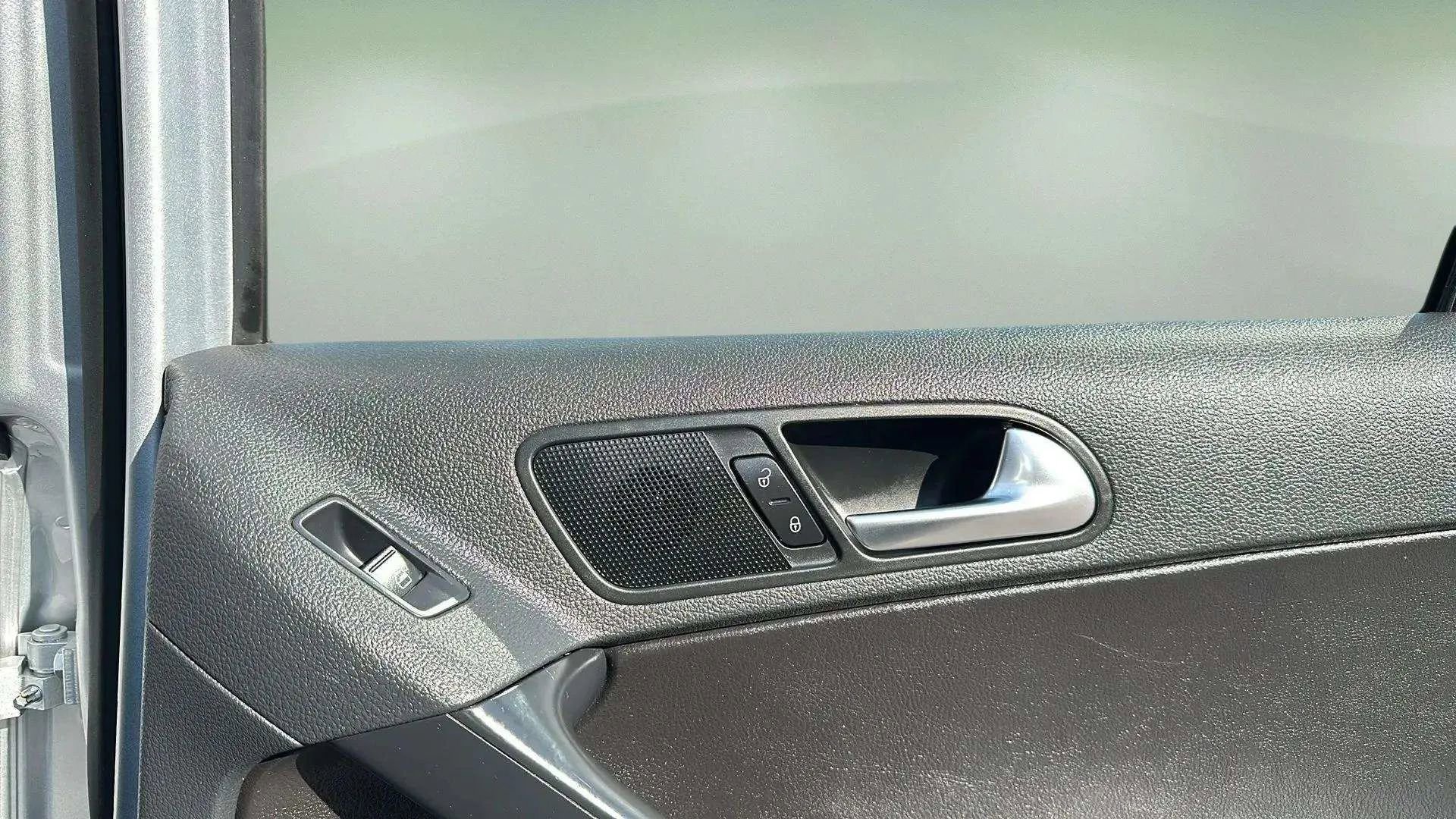 Used 2016 Volkswagen Tiguan S image 22