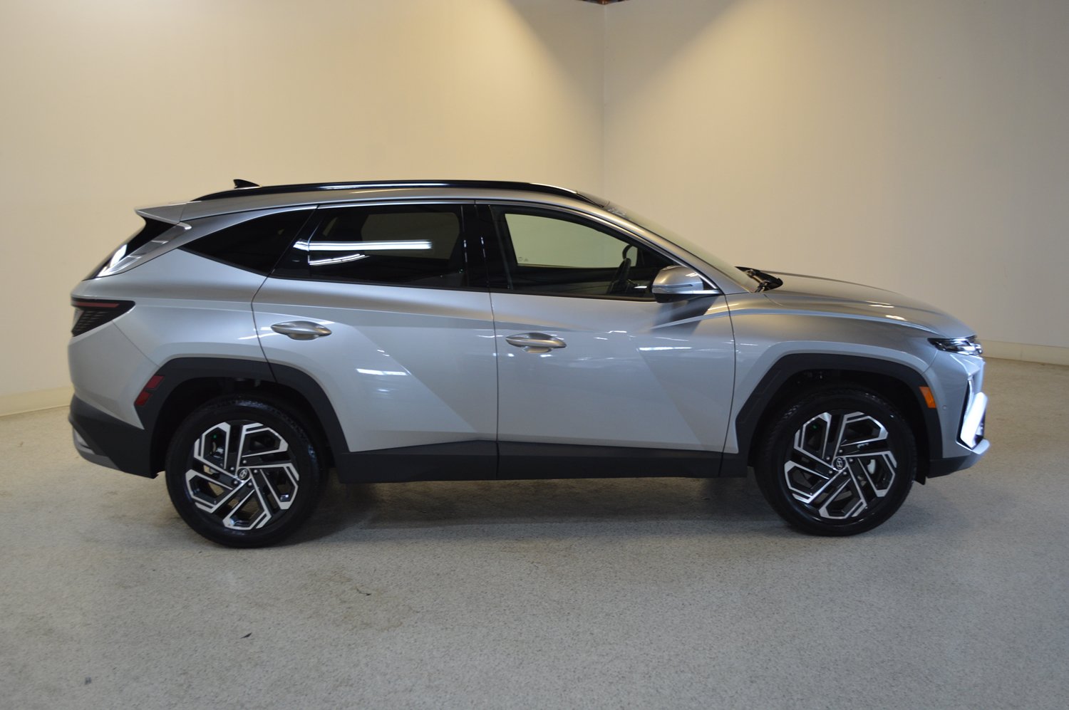 Used 2026 Hyundai Tucson Limited AWD/4WD image 2