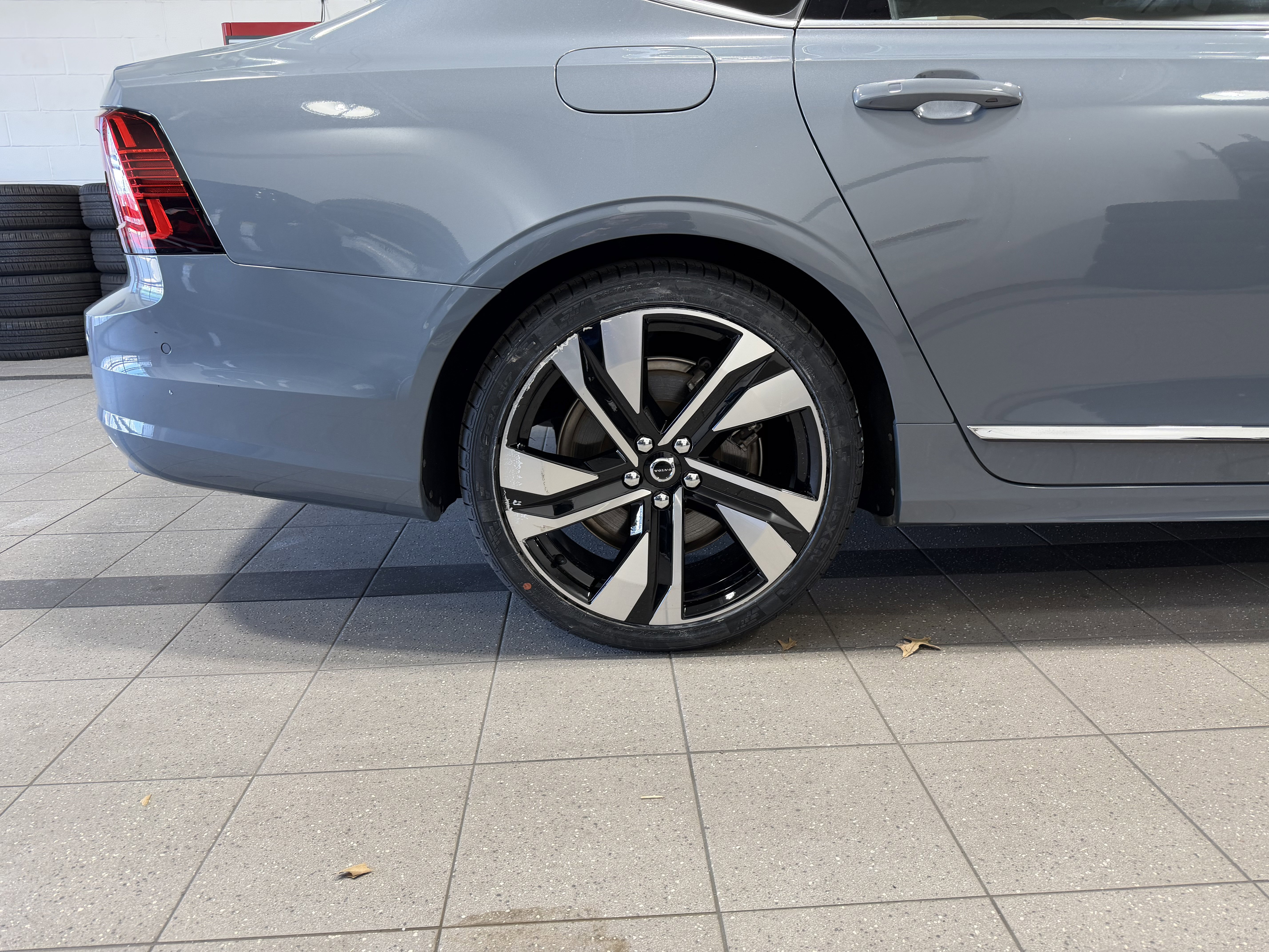 Used 2023 Volvo S90 B6 Plus AWD/4WD image 10