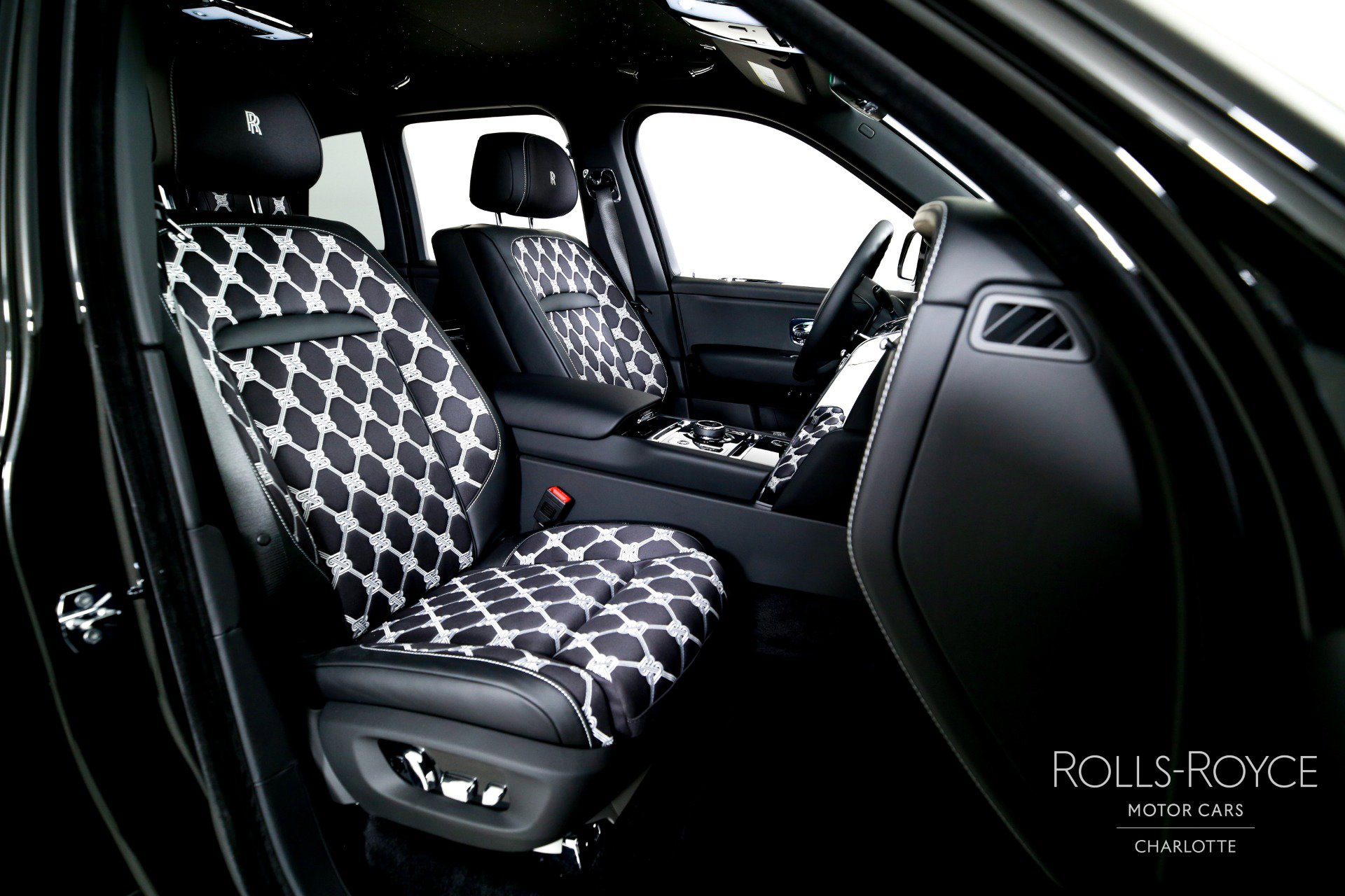 Used 2026 Rolls-Royce Cullinan image 30