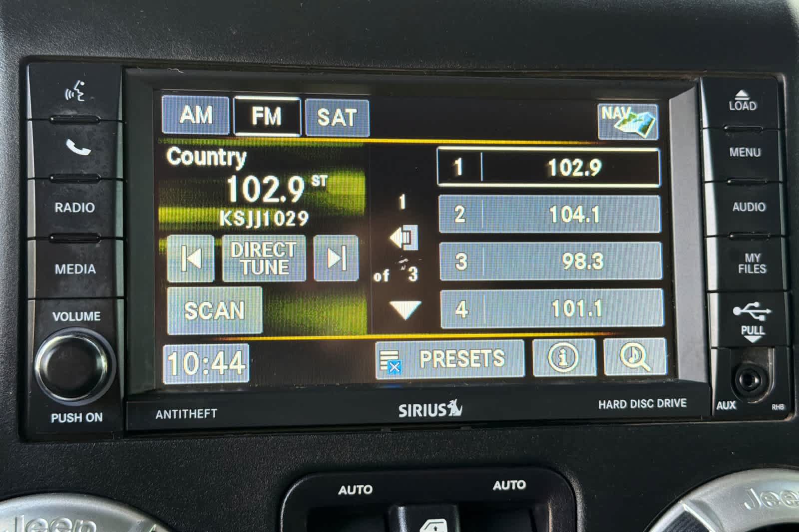 Used 2016 Jeep Wrangler Unlimited Sahara w/ Connectivity Group AWD/4WD image 20