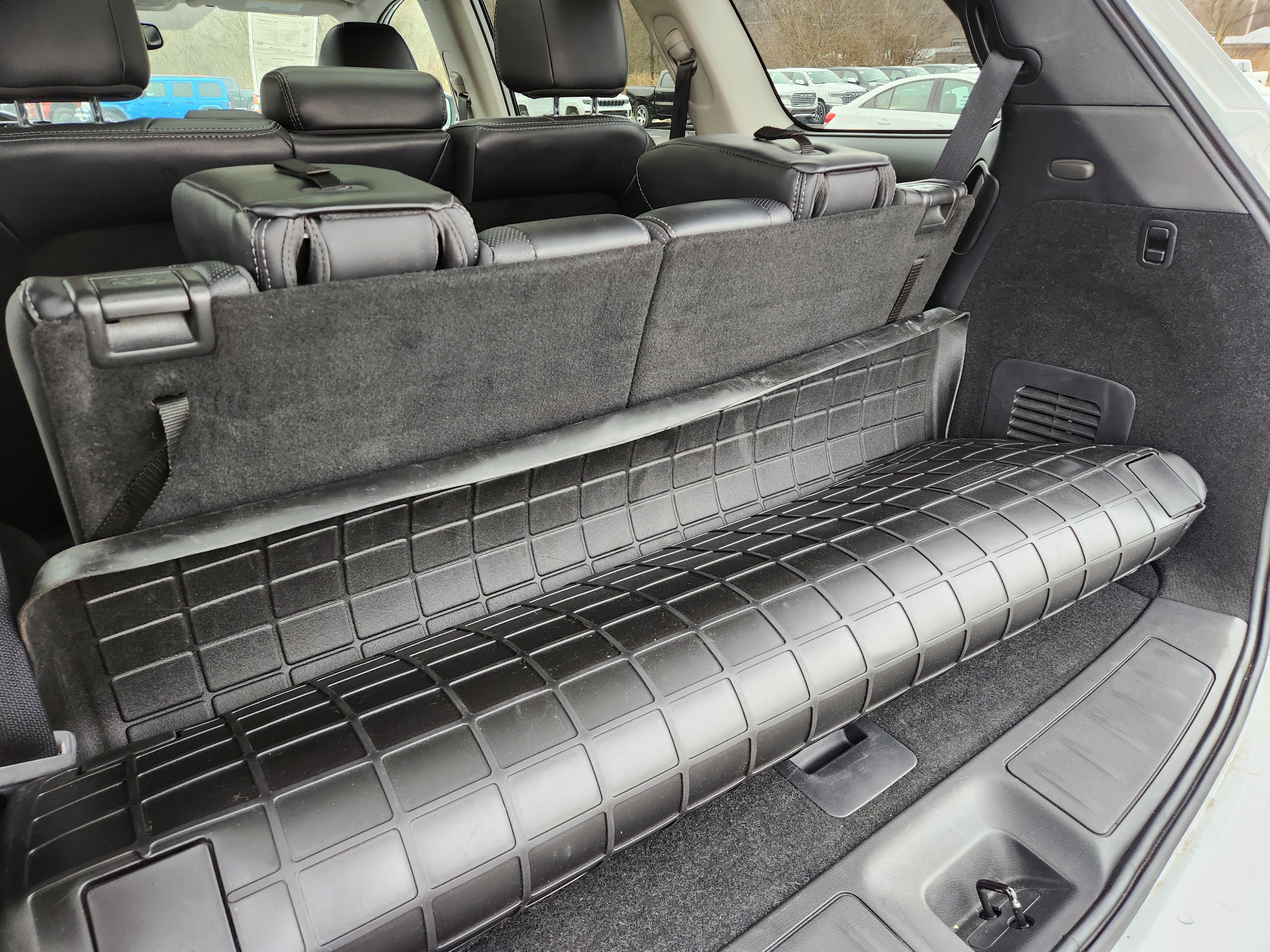 Used 2020 Nissan Pathfinder Platinum image 23