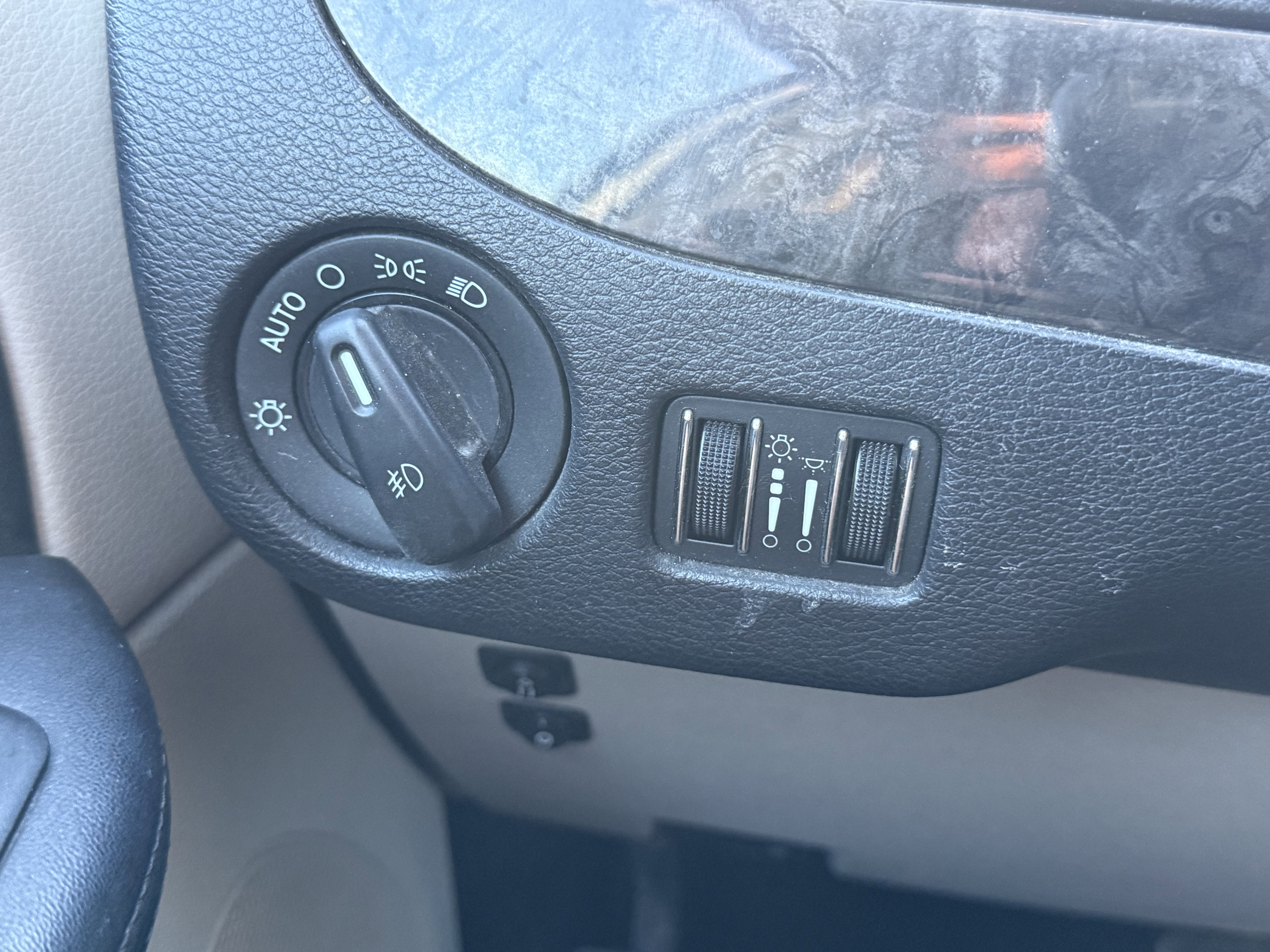 Used 2011 Dodge Grand Caravan Crew w/ Safety Sphere Group FWD image 22