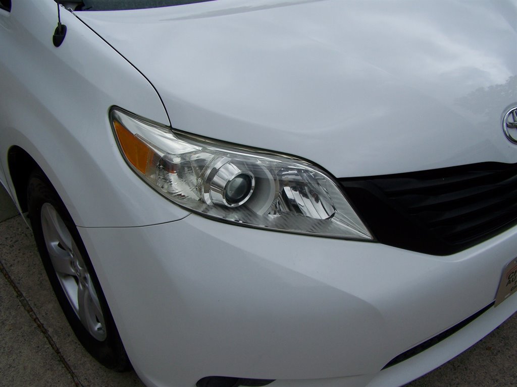 Used 2013 Toyota Sienna L FWD image 22