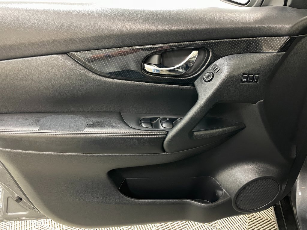 Used 2020 Nissan Rogue SL w/ Premium Package image 23