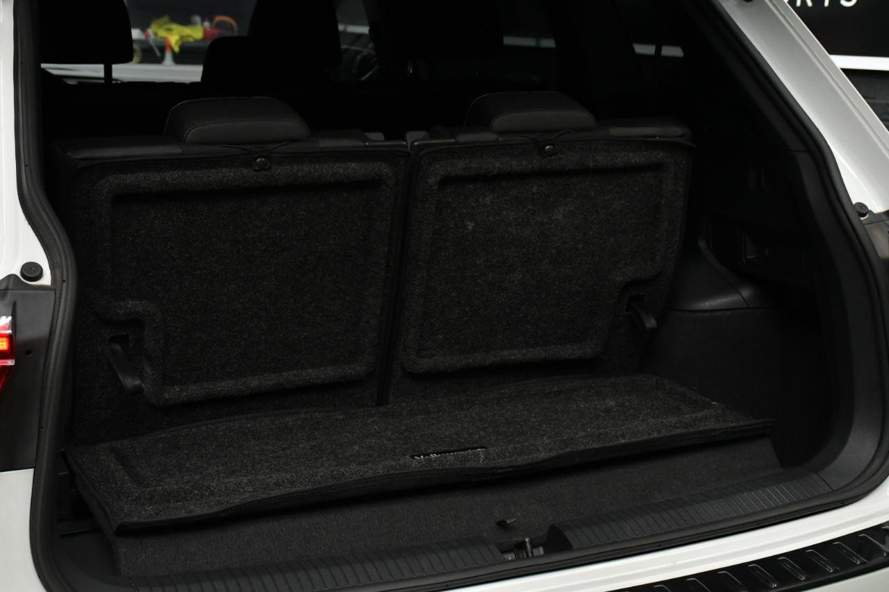Used 2023 Volkswagen Tiguan SE R-Line FWD image 46