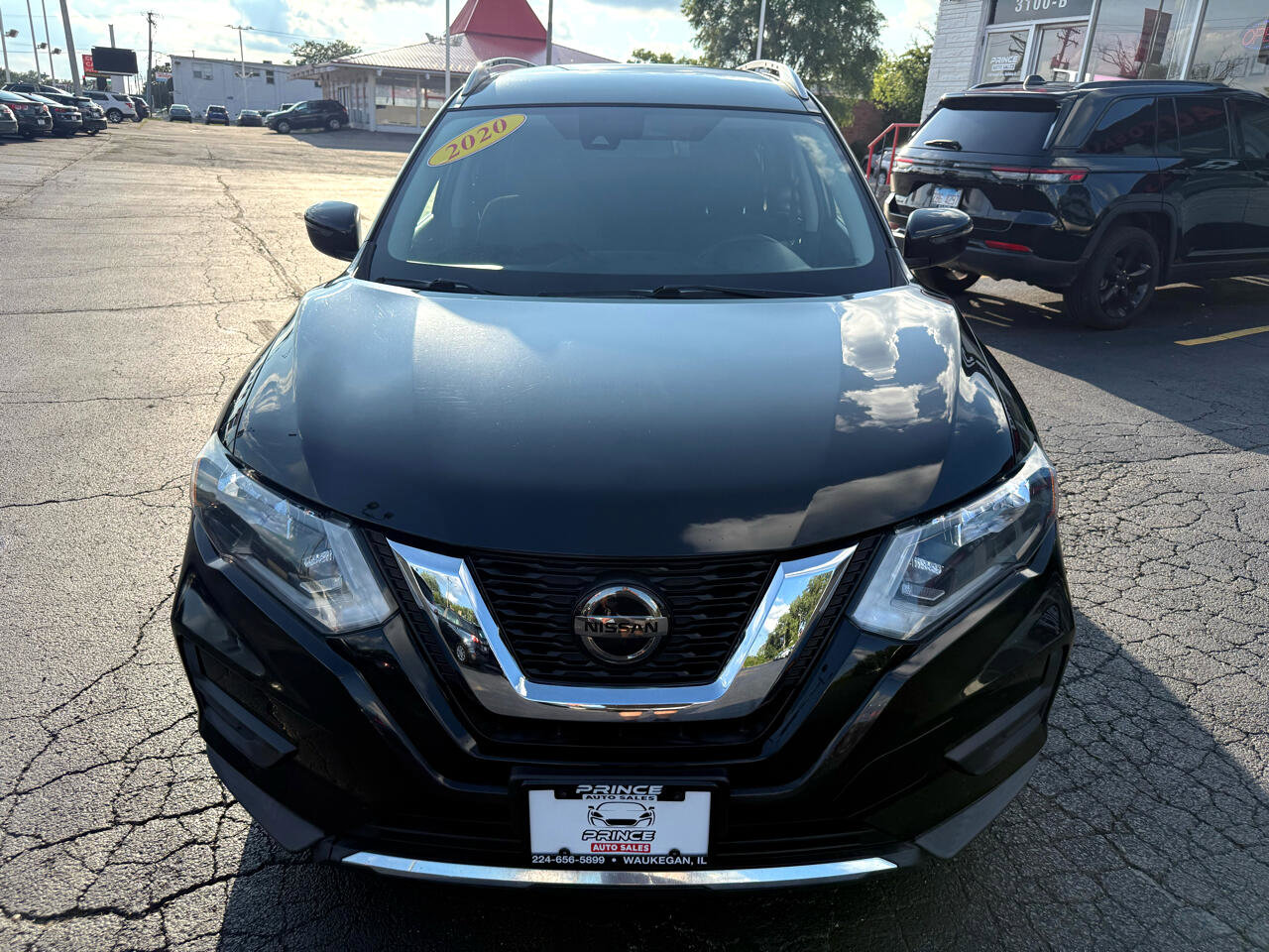 Used 2020 Nissan Rogue SV FWD image 2
