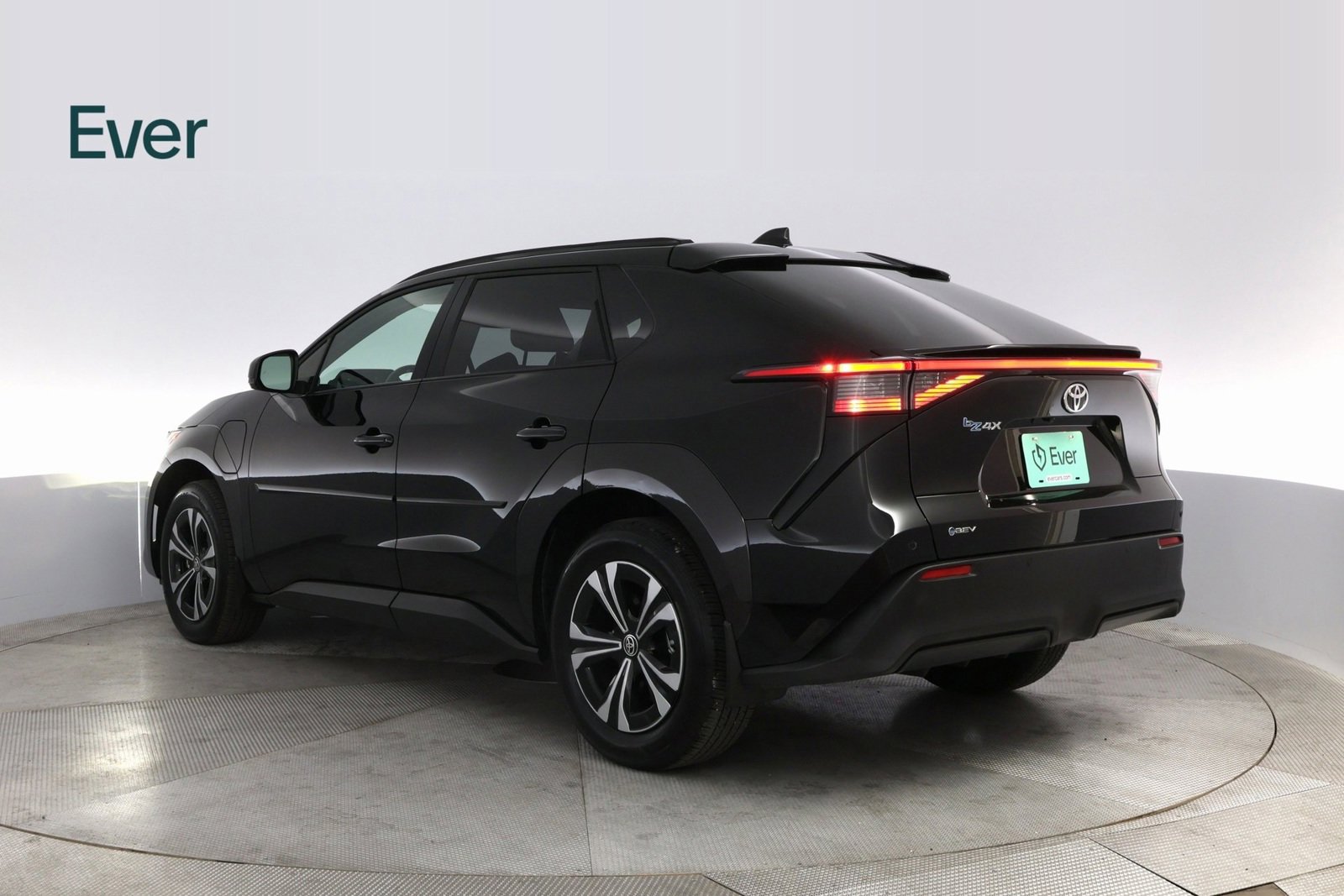 Used 2024 Toyota bZ4X XLE w/ Weather Package image 14